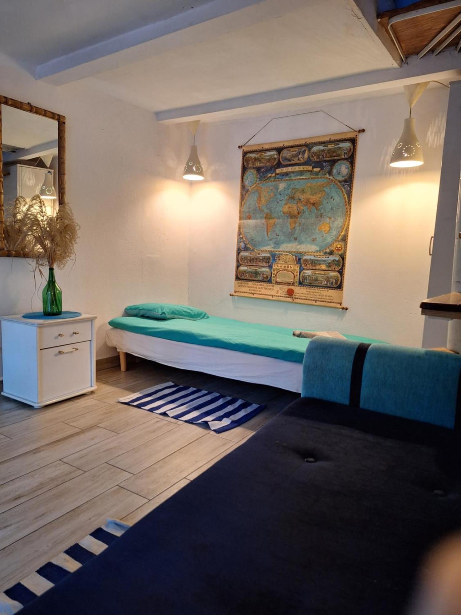 Hostel Szalupa Airport