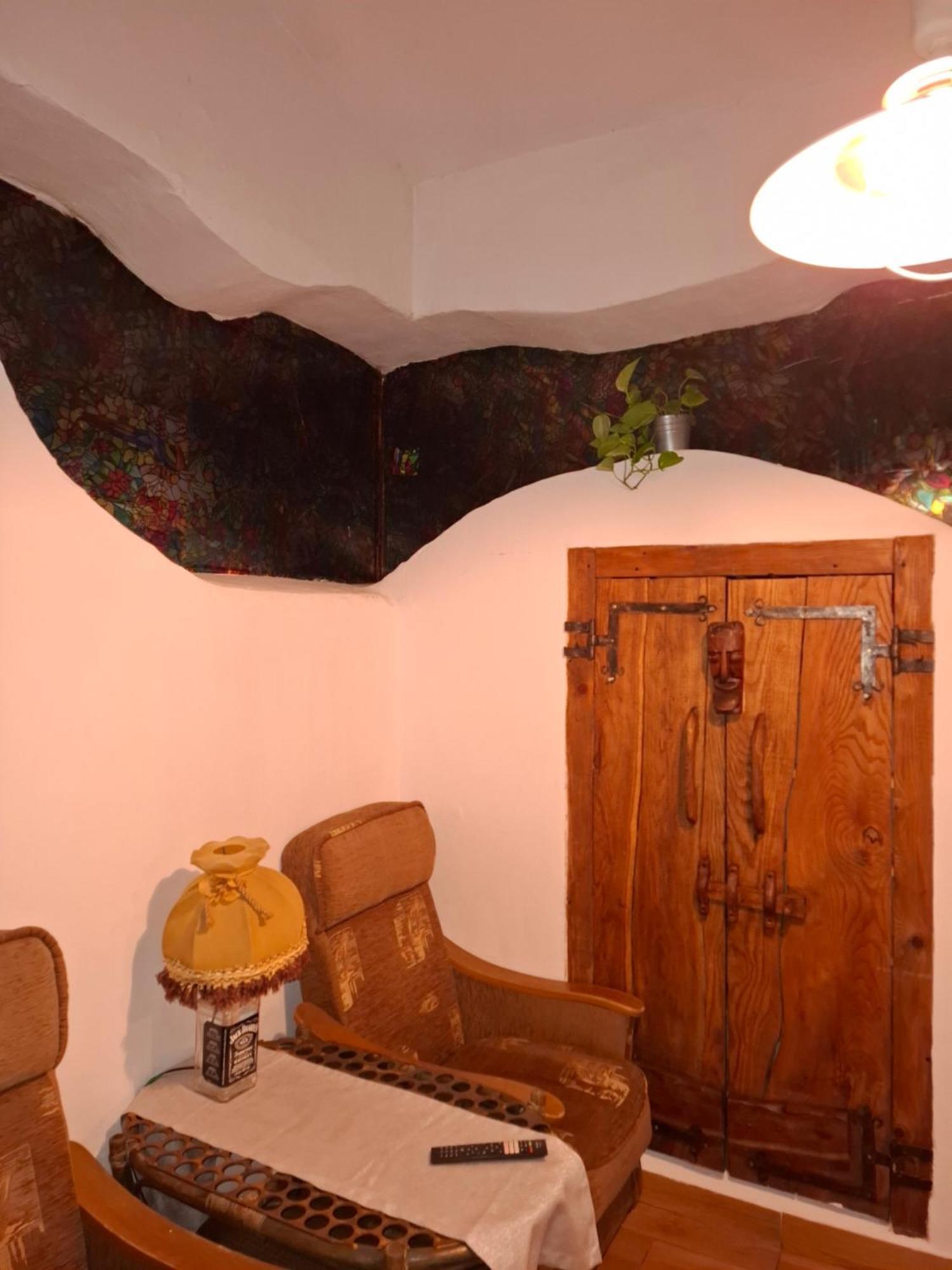 Szalupa Airport Hostel